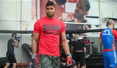 Volkov tehničkim nokautom svladao Overeema