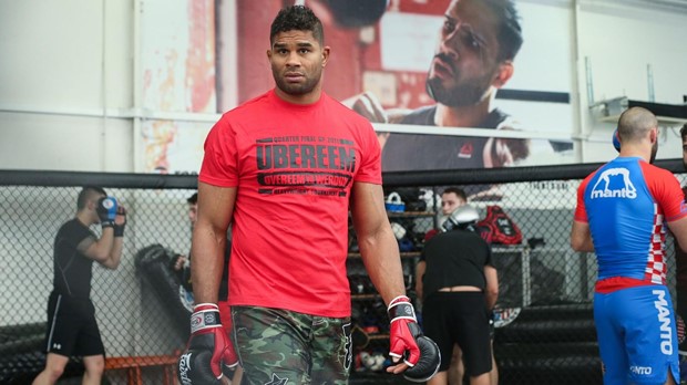 Volkov tehničkim nokautom svladao Overeema