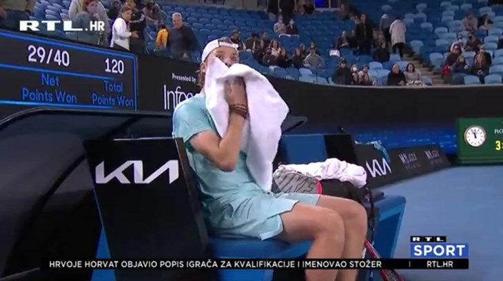 [VIDEO] Šapovalov ušao u raspravu sa sucem, nije ga pustio u wc