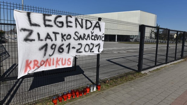 [FOTO] Svijeće i transparent za Saračevića ispred koprivničke dvorane