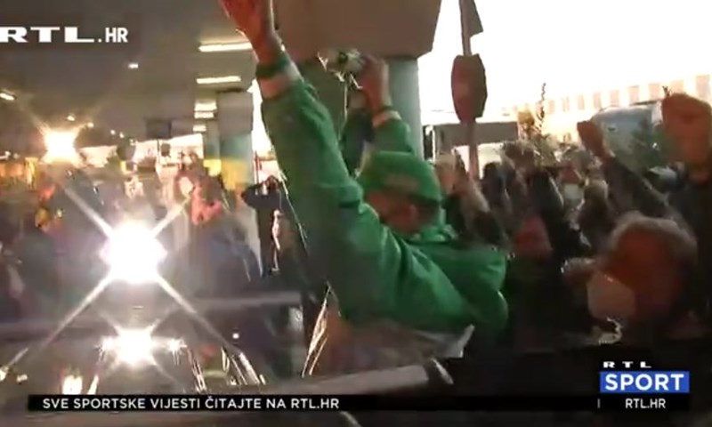 [VIDEO] Navijači Panathinaikosa čestitali Hezonji rođendan fantastičnim dočekom u Ateni
