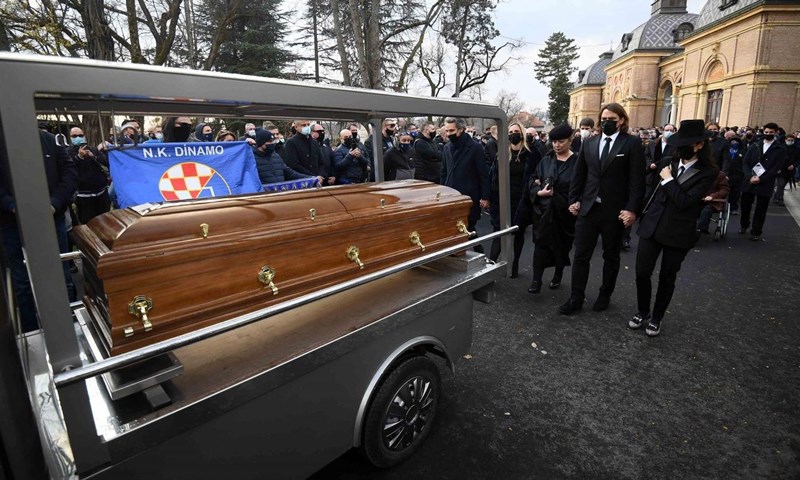 [VIDEO] Zlatko Kranjčar ispraćen na vječni počinak u Aleji velikana na Mirogoju