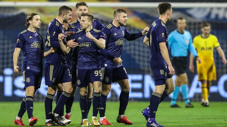 Noć kada su tekstovi završavali u smeću