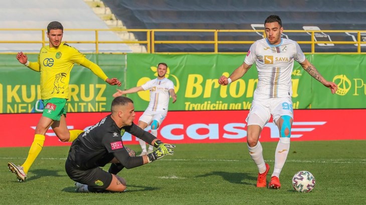 Tri boda Rijeke u napadu na treće mjesto, Istra 1961 u problemima
