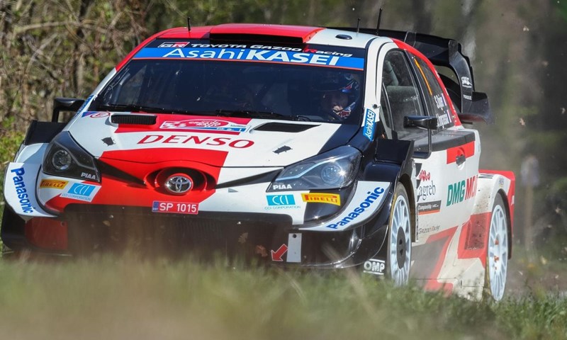 Sebastian Ogier iskoristio probleme Neuvillea i preuzeo vodstvo
