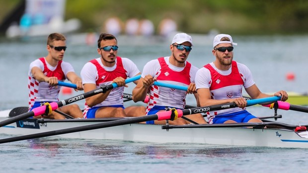 Četverac bez kormilara u polufinalu regate u Luzernu, ženski dvojac u repasažu