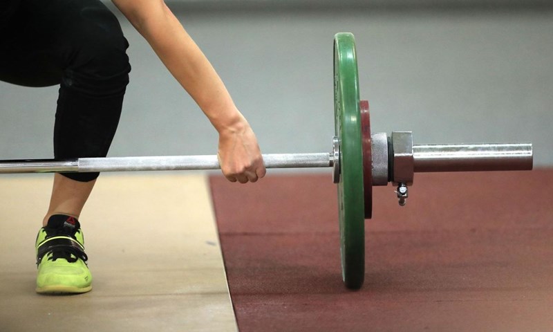 Dizaču utega "presudilo" rukovanje: Doživotno zabranjen pristup sportskim objektima