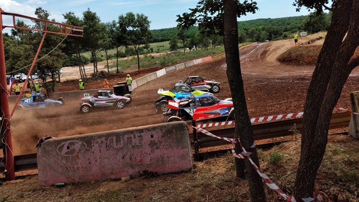 Autocross u Gambetićima, spektakl u prašini