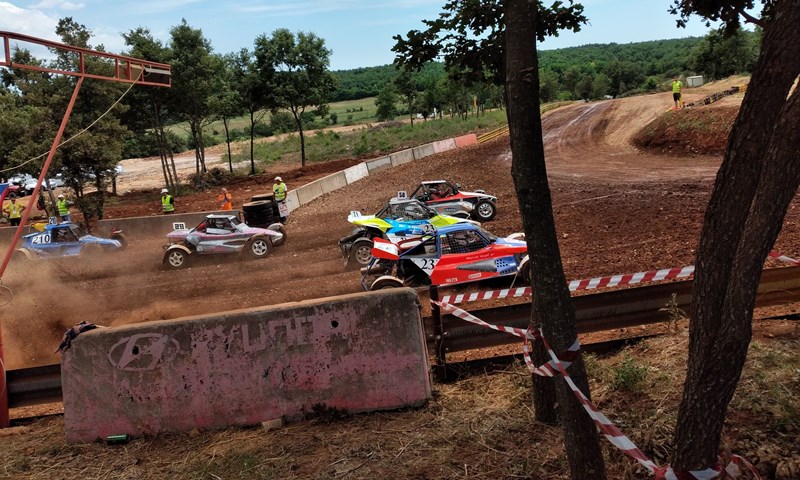 Autocross u Gambetićima, spektakl u prašini