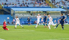 Dinamo poklonima u završnici susreta zadržao Valur u igri
