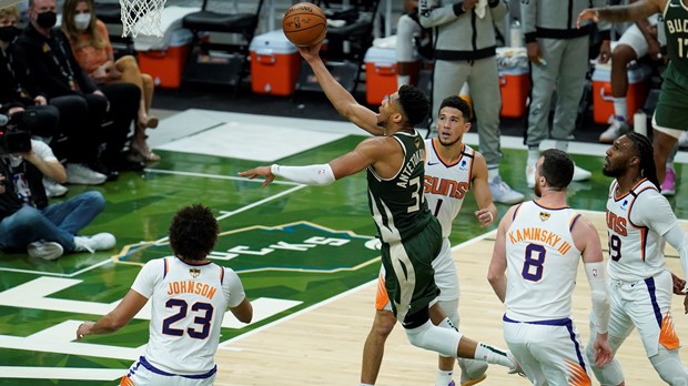 Giannis drži glavu Bucksa iznad vode, Milwaukee smanjio zaostatak