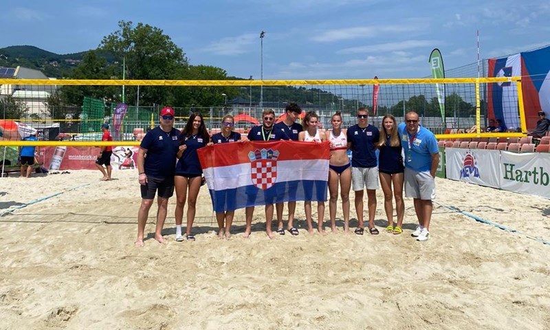 Ana Burilović i Lea Rašić osvojile su brončanu medalju na MEVZA U-18 u odbojci na pijesku