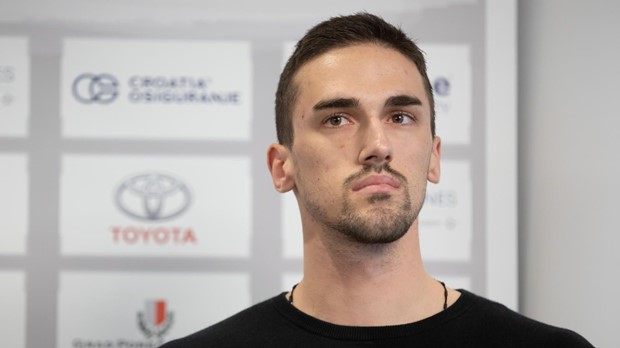Ivan Kvesić krenuo pobjedom i porazom, ostaje nada za prolaz u polufinale