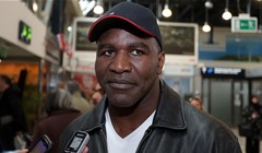 Holyfield doživio težak poraz po povratku u ring