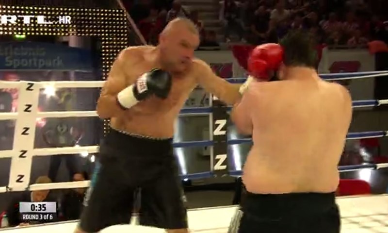 [VIDEO] Mavrovićevi udarci lakoćom prolazili kroz gard, Gruzijac izdržavao