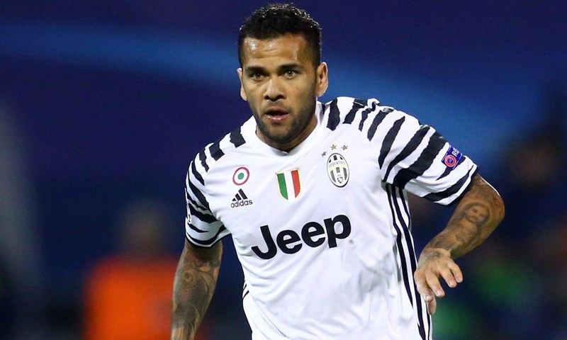 Dani Alves kupuje portugalskog trećeligaša i vraća se na travnjake