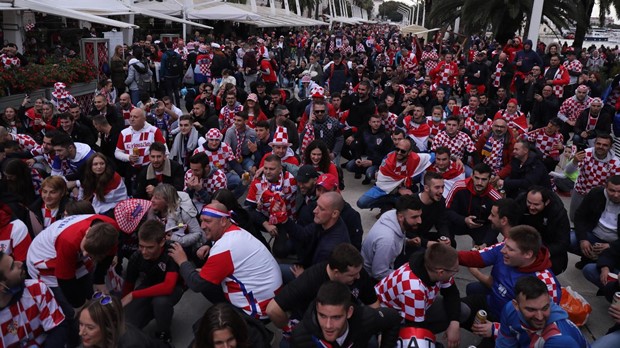 FOTO: Split u crveno-bijelom, sve je spremno za spektakl