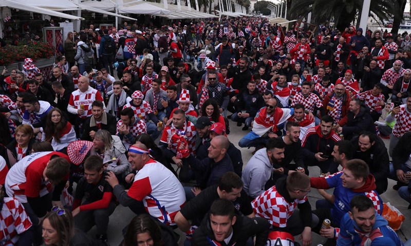 FOTO: Split u crveno-bijelom, sve je spremno za spektakl