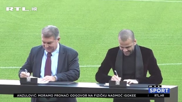 [VIDEO] Bosonogi Alves vratio se na Camp Nou i izazvao euforiju