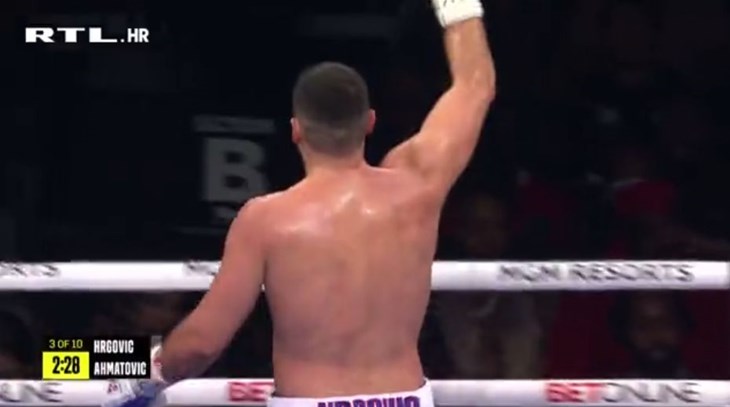 [VIDEO] Uzdrmani Ahmatović ponovno u nokdaunu, sudac prekinuo mučenje