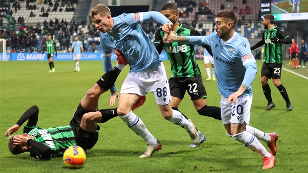 Napoli gubi korak za vodećima, Sassuolo preokrenuo Lazio