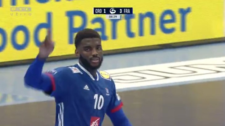 [VIDEO] Spektakularna akcija: Cepelin Francuza kroz srce obrane