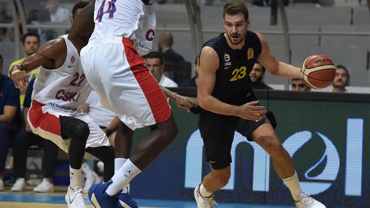 Fenerbahče pregazio Real u zaostalom dvoboju, tek četvrti poraz Madriđana