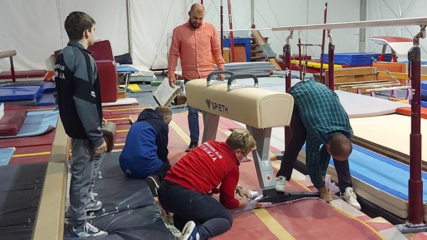 Gimnastičkim klubovima u Petrinji i Sisku predana oprema kupljena u humanitarnoj akciji HGS-a