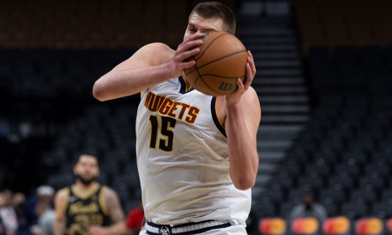Jokić se upisao u povijest, ali večer su mu pokvarili Booker i Durant