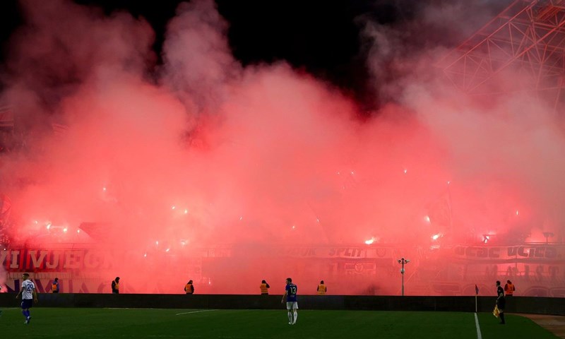 Hajduk i Dinamo zaradili novčane kazne zbog pirotehnike na poljudskim tribinama