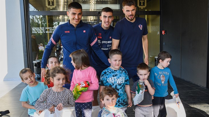 U-21 reprezentativci razveselili djecu iz Ukrajine