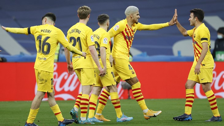 Araujo mora na operaciju, odbacuje tvrdnje da stavlja Barcelonu ispred Urugvaja