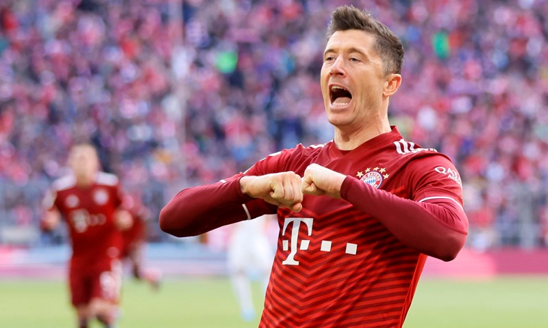 Bayern slomio Augsburg tek iz kasnog penala, Wolfsburg silovito prekinuo crni niz