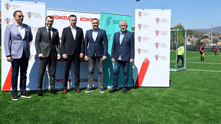 U Kustošiji otvoren novi teren s umjetnom travom, HNS financirao nabavu i postavljanje