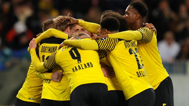 Dortmundska Borussia ponizila Wolfsburg i zadržala malu nadu u borbi za titulu