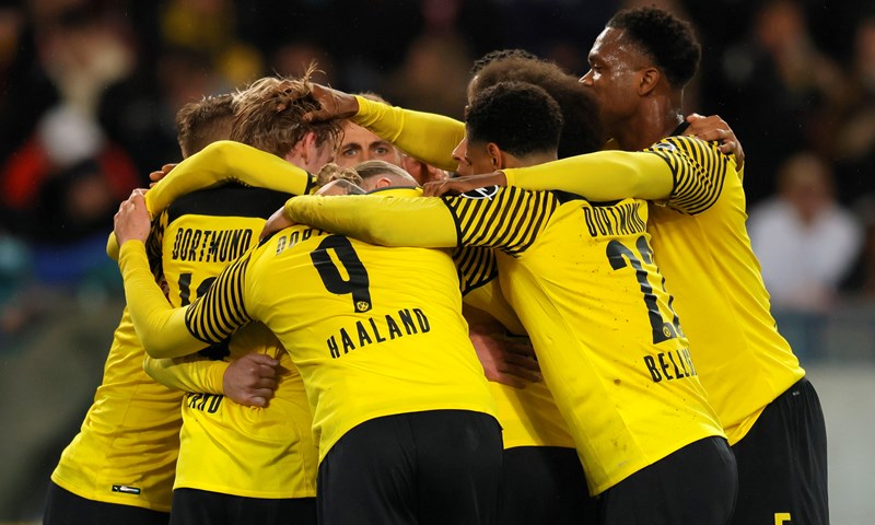 Dortmundska Borussia ponizila Wolfsburg i zadržala malu nadu u borbi za titulu