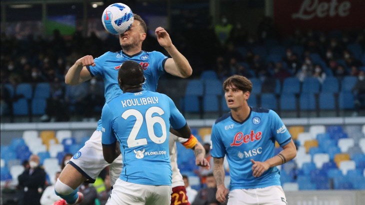 Dva vezana kiksa udaljila Napoli od borbe za naslov, Roma uzela bod u završnici