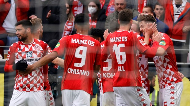 Bayern i Borussia poraženi, Stuttgart održao minimalne nade u ostanak