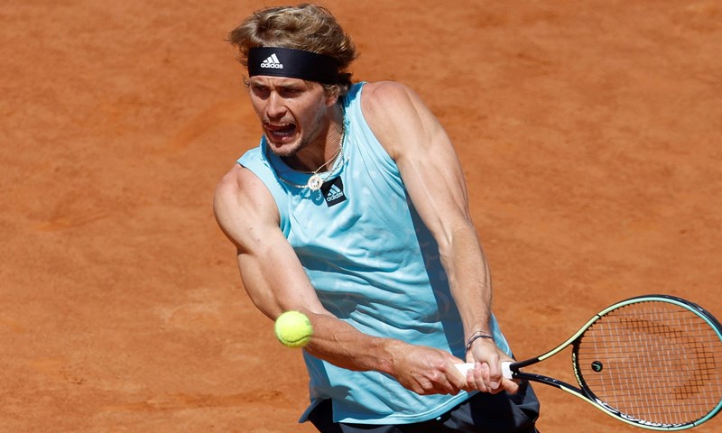 Zverev i Tsitsipas u dva seta do polufinala, Swiatek do 26. pobjede u nizu