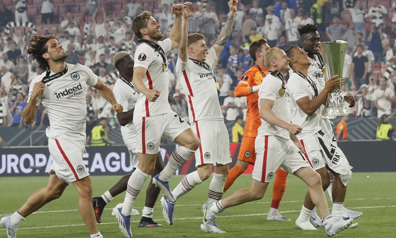 Novčana kazna i uvjetno zatvaranje tribina za Eintracht zbog upada navijača protiv West Hama