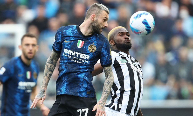 Al Nassr pripremio sve dokumente za potpis Brozovića, nakon njega stiže i igrač Lensa