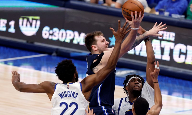 Dončić triple-doubleom vodio Mavse do pobjede kod Spursa u debiju Wembanyame