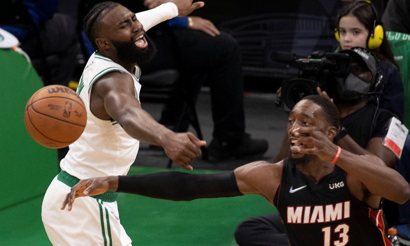 Boston furioznim startom i uvjerljivom pobjedom izjednačio u seriji, starteri Heata podbacili