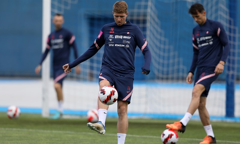 Peh na startu sezone: Kristijan Jakić ozlijedio se na zadnjem treningu Augsburga