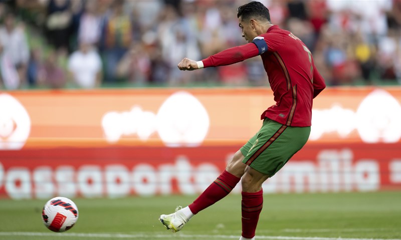 Portugalci na krilima Ronalda visoko svladali Švicarsku, Španjolska izvukla bod u Pragu