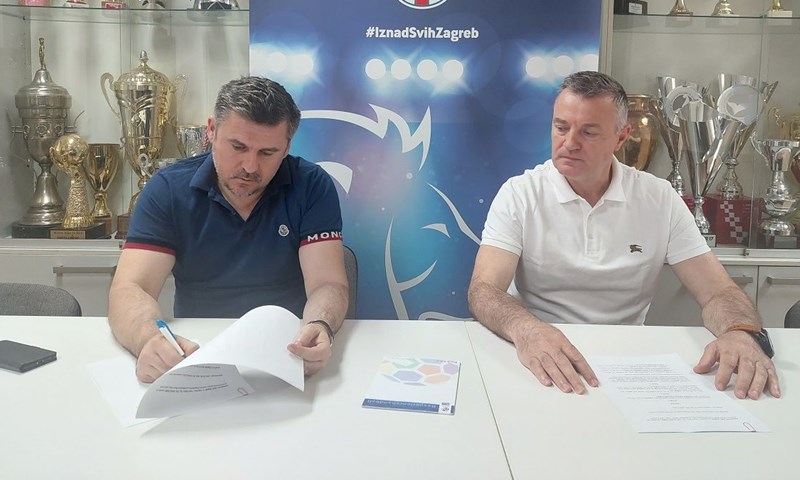 Nastavlja se suradnja: Ivica Obrvan potpisao ugovor na još dvije godine
