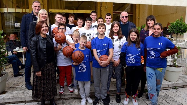 Organizira se 'Kamp Krešimira Ćosića', skup prvih besplatnih hrvatskih košarkaških kampova za djecu