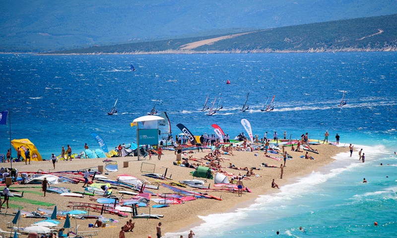 Najbolji svjetski windsurferi u Bolu već treniraju za najljepšu regatu u prvenstvu