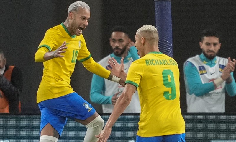 Okupili se i Brazilci, Neymar i Marquinhos stigli sa zakašnjenjem