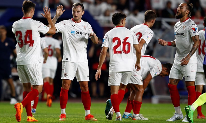 Veliki seviljski derbi nije razočarao: Remi, autogol, eurogol, tri isključenja...